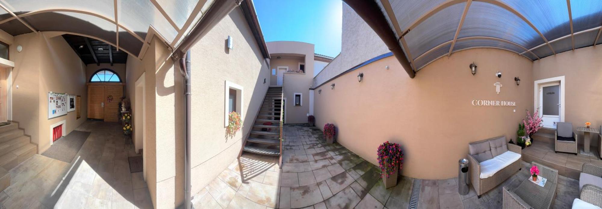 Corner House Apartment Lucenec Exterior photo